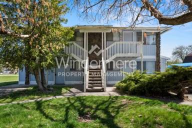 Main picture of 3005 S Whipple Rd