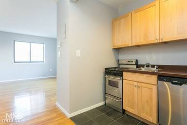 Main picture of 451 E 83rd St