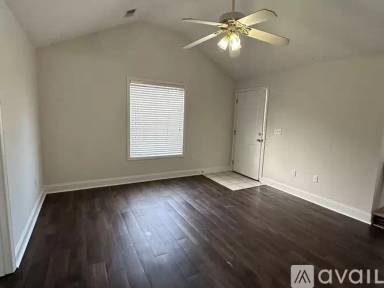 Main picture of 1911 Gantt St