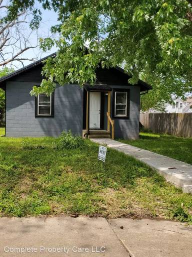Main picture of 2815 S Elm St