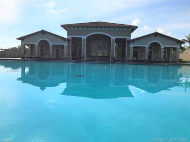 Main picture of The Courts At Bayshore Ii