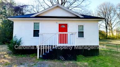 Main picture of 2031 S Pine Dr