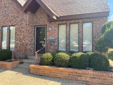 Main picture of 705 Melton Aly