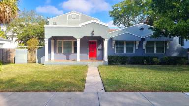 Main picture of 319 Columbia Dr
