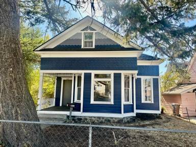 Main picture of 1923 W College Ave