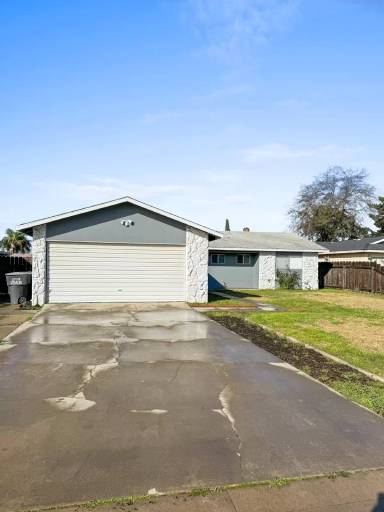 Main picture of 2701 S Fontana Ct