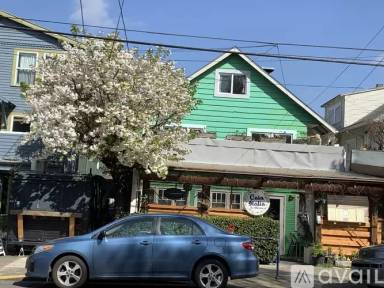 Main picture of 3035 SE Division St
