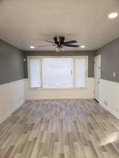 Main picture of 9211 S Clyde Ave