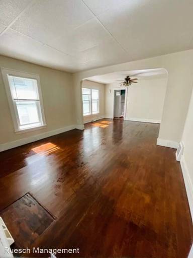 Main picture of 837 Monroe St
