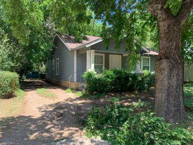 Main picture of 103 S Pendell Ave
