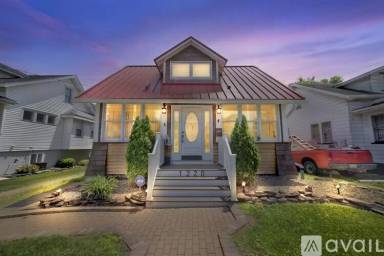 Main picture of 1220 Walnut Ave