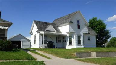 Main picture of 907 W 3rd St