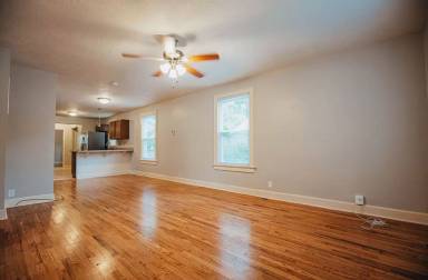 Main picture of 1327 S Florence Ave