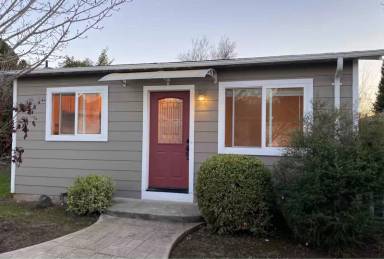 Main picture of 139 Roslyn Dr
