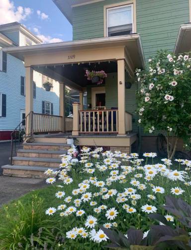 Main picture of 1109 Monroe Ave