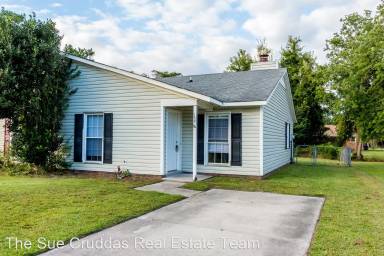 Main picture of 111-99 Village Cir