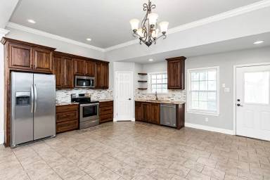 Main picture of 760 Avenue B