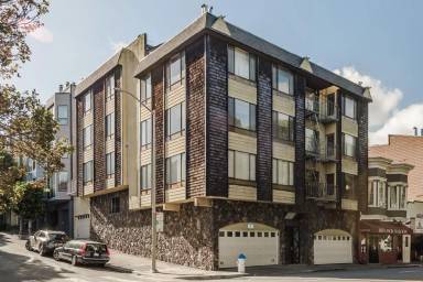 Main picture of 125 Bay St