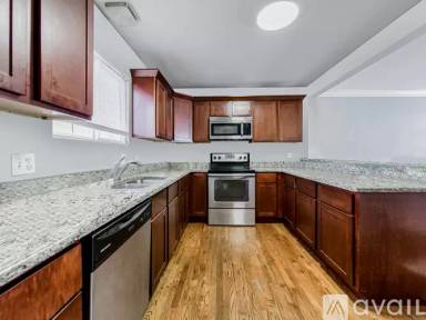Main picture of 937 N Pontiac Trl