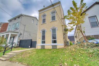 Main picture of 403 E 17th St