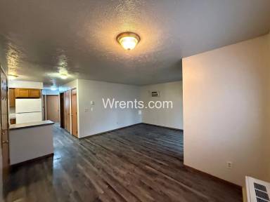 Main picture of 2705 E Queen Ave