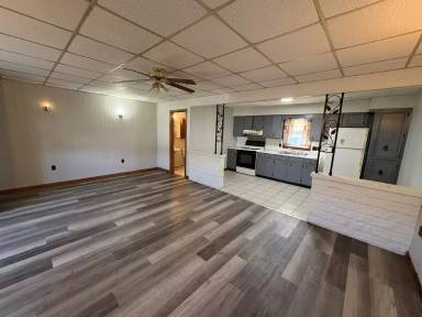 Main picture of 500 N Van Buren St