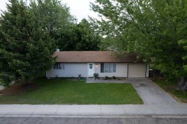 Main picture of 8692 W Midland St