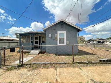 Main picture of 319 N Houston St