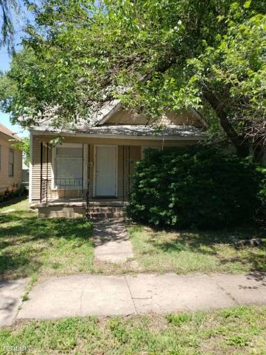 Main picture of 1719 N Saint Francis Ave