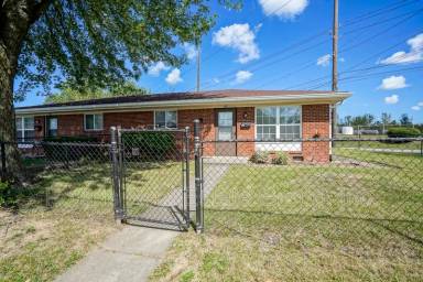 Main picture of 548 Cleveland St