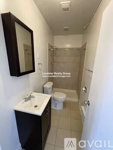 Main picture of 923 W Waveland Ave