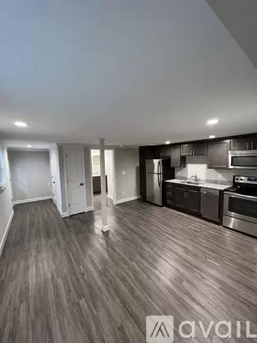 Main picture of 624 W 1st St