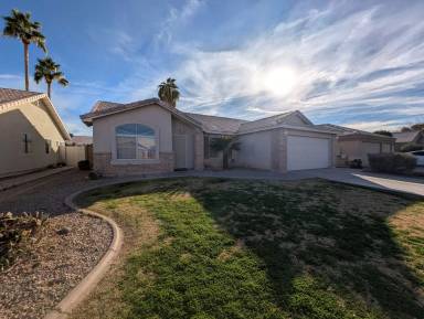 Main picture of 2317 E Devon Ct