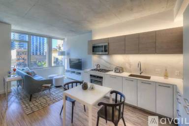 Main picture of 641 W Lake St