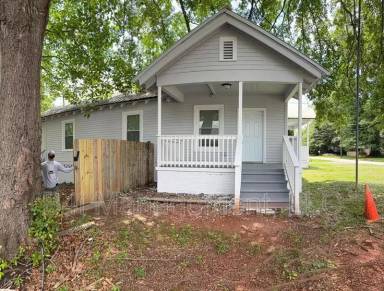 Main picture of 422 Lakeview St