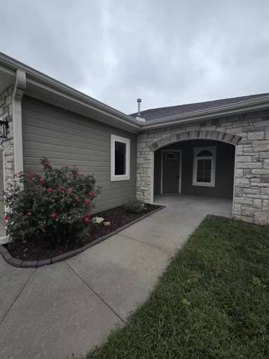 Main picture of 402 Michaels Ct