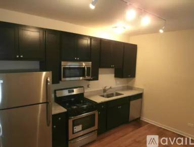 Main picture of 6930,6954,6971,6975 N Greenview Ave Apartments