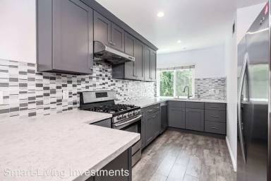 Main picture of 594 W Huntington Dr