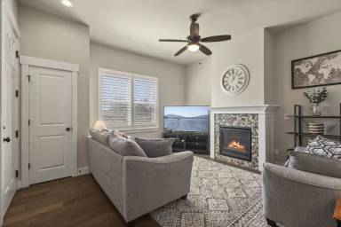 Main picture of 1708 W 50th St