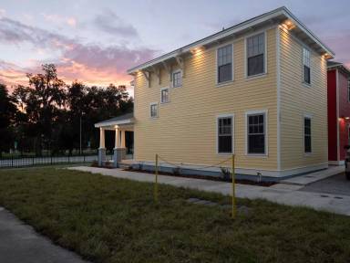 Main picture of 536 SW 7th Ave