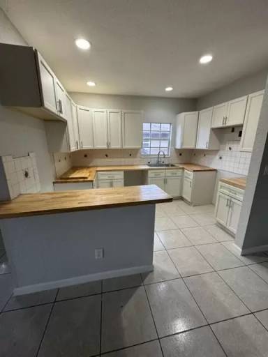 Main picture of 623 SW 10th St