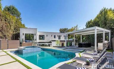 Main picture of 1271 Sunset Plaza Dr