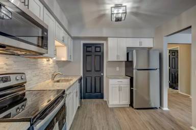 Main picture of 32023 W 14 Mile Rd