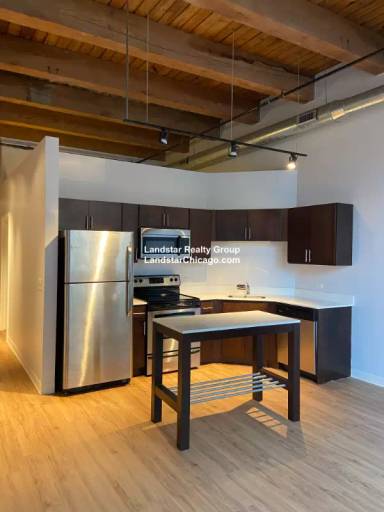 Main picture of 125 E 21st St