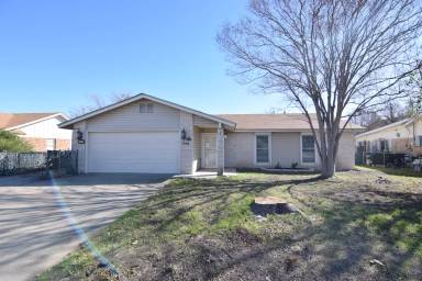 Main picture of 2214 Lily Dr