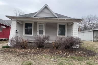 Main picture of 1041 SW Plass Ave