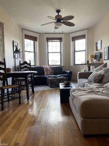 Main picture of 380 Riverway
