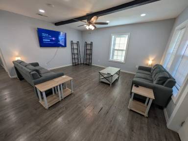 Main picture of 406 Goliad St