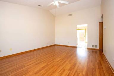Main picture of 1092 Mindy Ln