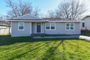 Main picture of 3209 Poplar St